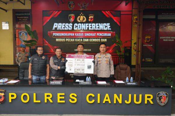 Komplotan Pecah Kaca dan Gembos Ban Gasak Rp4,1 Miliar, 2 Tersangka Ditangkap Komplotan Pecah Kaca dan Gembos Ban Gasak Rp4,1 Miliar, 2 Tersangka Ditangkap
