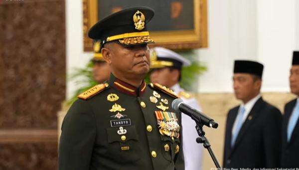 Jenderal Tandyo Budi Revita Resmi Dilantik Jadi KSAD Gantikan Jenderal Maruli Jenderal Tandyo Budi Revita Resmi Dilantik Jadi KSAD Gantikan Jenderal Maruli