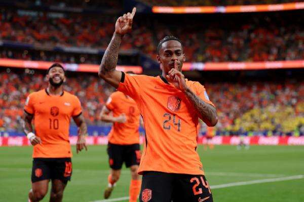 DEAL! West Ham Sepakat Lepas Winger Muda Belanda ke AS Roma, Harganya Rp963 Miliar DEAL! West Ham Sepakat Lepas Winger Muda Belanda ke AS Roma, Harganya Rp963 Miliar