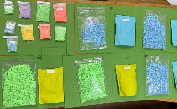 Polisi Tangkap Pria di Kalideres, Sita 1,19 Kg Sabu dan Ribuan Ekstasi Polisi Tangkap Pria di Kalideres, Sita 1,19 Kg Sabu dan Ribuan Ekstasi