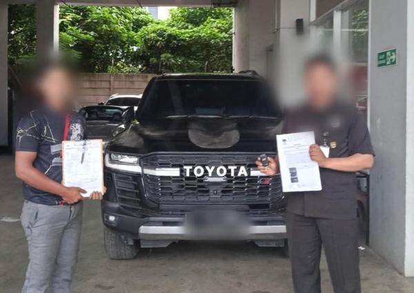 Land Cruiser Terkait Kasus Bupati Kuansing Tiba di Rupbasan KPK Land Cruiser Terkait Kasus Bupati Kuansing Tiba di Rupbasan KPK