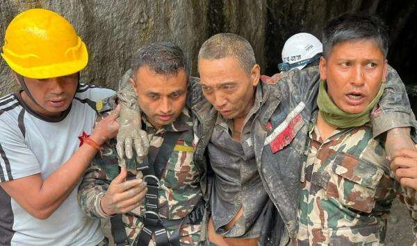 Warga China Diselamatkan dari Terowongan PLTA Runtuh di Nepal setelah 10 Hari Warga China Diselamatkan dari Terowongan PLTA Runtuh di Nepal setelah 10 Hari