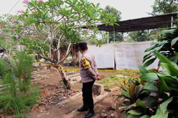 Makam Pelajar 14 Tahun di Banyumas Dibongkar Polisi, Diduga Kematian akibat Kekerasan Makam Pelajar 14 Tahun di Banyumas Dibongkar Polisi, Diduga Kematian akibat Kekerasan
