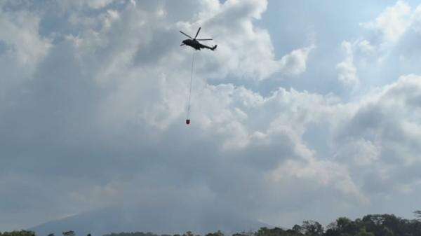 Kebakaran Gunung Ciremai Masuk Hari Keempat, Water Bombing Dikerahkan Kebakaran Gunung Ciremai Masuk Hari Keempat, Water Bombing Dikerahkan