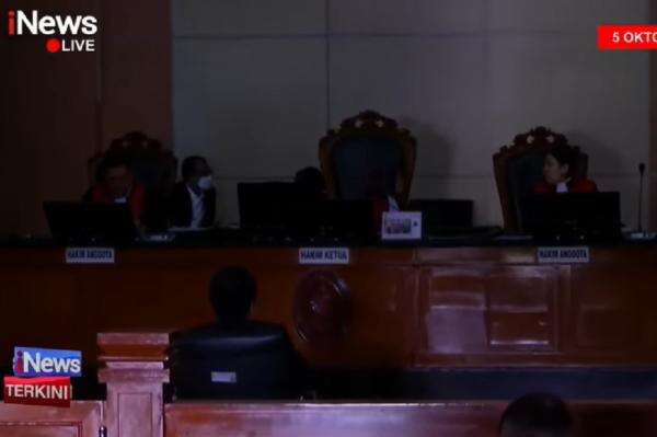 Sidang Roy Suryo Diwarnai Mati Listrik, Ruangan PN Jaktim Mendadak Gelap Sidang Roy Suryo Diwarnai Mati Listrik, Ruangan PN Jaktim Mendadak Gelap