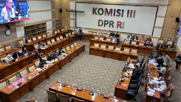 Komisi III DPR Uji 13 Calon Hakim Agung dan Ad Hoc MA, Ini Daftarnya Komisi III DPR Uji 13 Calon Hakim Agung dan Ad Hoc MA, Ini Daftarnya