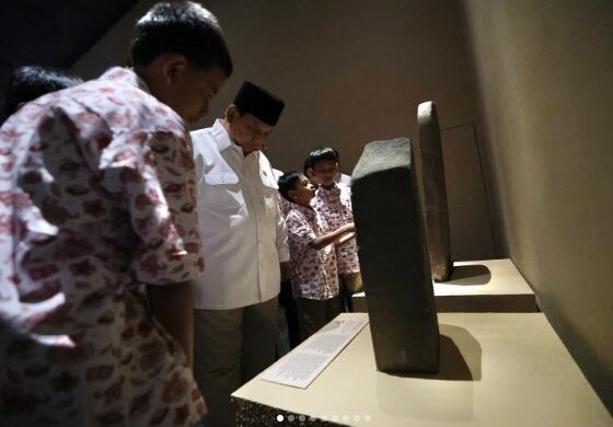 Momen PrabowoKunjungi Museum Nasional Bersama Anak-Anak Sekolah Momen PrabowoKunjungi Museum Nasional Bersama Anak-Anak Sekolah