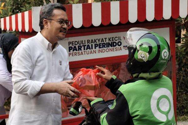 Partai Perindo Hadir di Tengah Masyarakat, Gelar Aksi Berbagi pada Peringatan HUT ke-12 Partai Perindo Hadir di Tengah Masyarakat, Gelar Aksi Berbagi pada Peringatan HUT ke-12