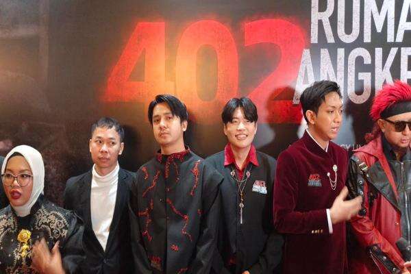 Arbani Yasiz Ungkap Riset Bareng Content Creator untuk Film 402 Rumah Sakit Angker Korea Arbani Yasiz Ungkap Riset Bareng Content Creator untuk Film 402 Rumah Sakit Angker Korea