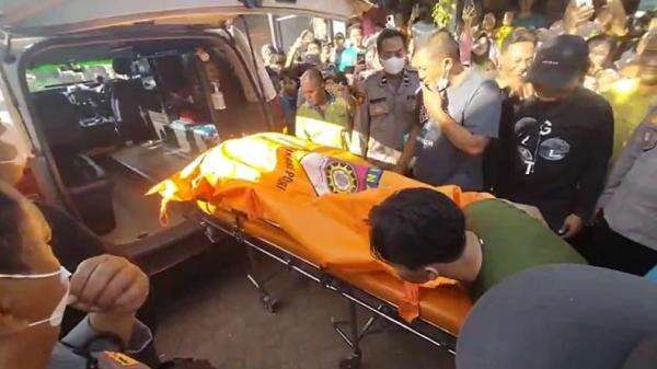 Geger! Pria di Nganjuk Ditemukan Tewas Terkubur di Halaman Rumah, Diduga Korban Pembunuhan Geger! Pria di Nganjuk Ditemukan Tewas Terkubur di Halaman Rumah, Diduga Korban Pembunuhan