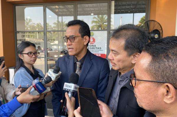 Roy Suryo Bawa Video Penangkapannya di Praperadilan, Buktikan Polisi Langgar Prosedur Roy Suryo Bawa Video Penangkapannya di Praperadilan, Buktikan Polisi Langgar Prosedur