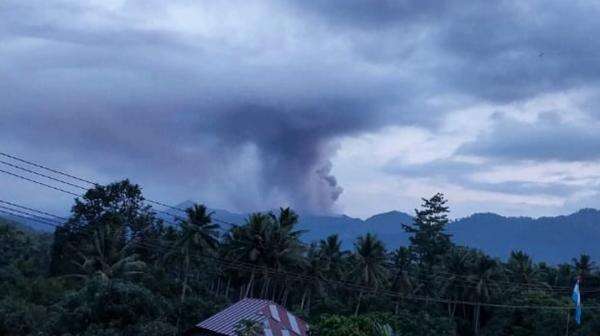 Gunung Dukono Meletus, Masyarakat Diminta Menjauhi Radius 4 KM Gunung Dukono Meletus, Masyarakat Diminta Menjauhi Radius 4 KM