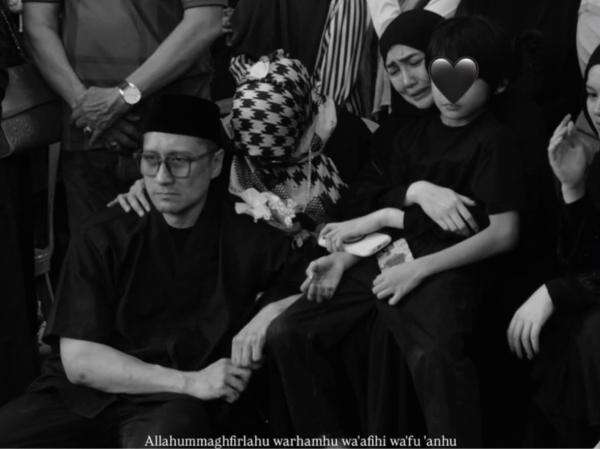 Ayah Tercinta Meninggal Dunia, Arie Untung: Sekarang Bapak Sudah Pergi Ayah Tercinta Meninggal Dunia, Arie Untung: Sekarang Bapak Sudah Pergi