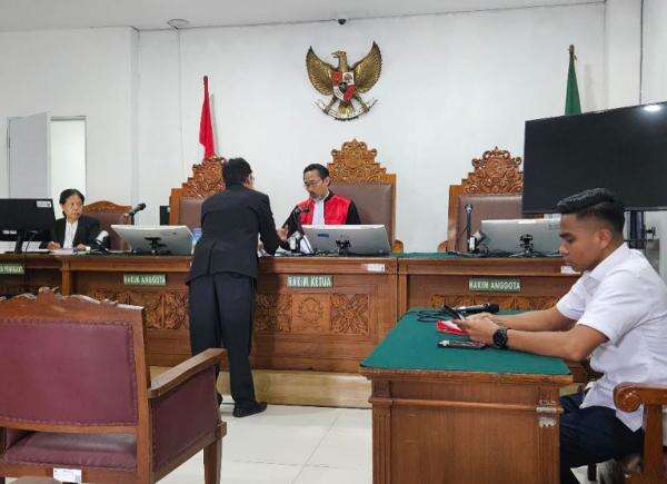 Menkeu dan JPU Tak Hadir, Sidang Praperadilan Jilid V Roy Suryo Ditunda Menkeu dan JPU Tak Hadir, Sidang Praperadilan Jilid V Roy Suryo Ditunda