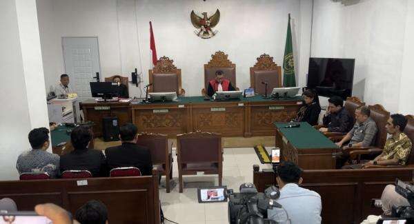 PN Jaksel Tolak Praperadilan Eks Waka BGN Lodewyk Pusung PN Jaksel Tolak Praperadilan Eks Waka BGN Lodewyk Pusung