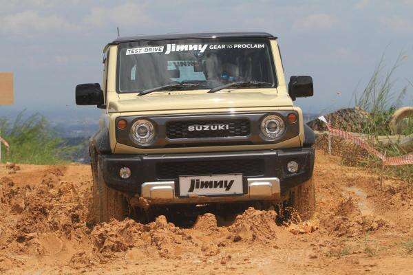Dunia SUV Makin Bongsor, tapi Jimny Tetap Punya Penggemar Fanatik Dunia SUV Makin Bongsor, tapi Jimny Tetap Punya Penggemar Fanatik