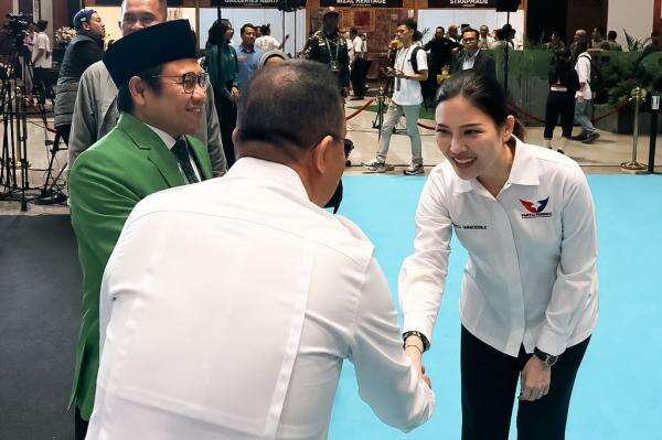 Momen Akrab Angela Tanoesoedibjo, Cak Imin hingga Dasco di Harlah ke-28 PKB Momen Akrab Angela Tanoesoedibjo, Cak Imin hingga Dasco di Harlah ke-28 PKB