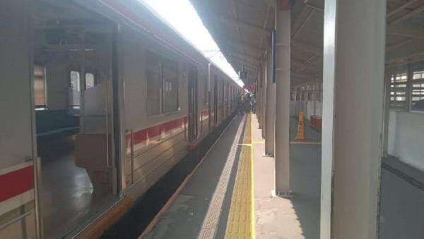 KRL Bogor-Jakarta Kota Gangguan, Hanya 1 Jalur Bisa Dilalui di Bojonggede KRL Bogor-Jakarta Kota Gangguan, Hanya 1 Jalur Bisa Dilalui di Bojonggede