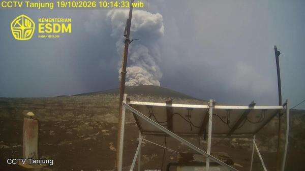 Gunung Anak Krakatau Tiga Kali Erupsi Pagi Ini, Warga Dilarang Mendekat Radius 5 Km Gunung Anak Krakatau Tiga Kali Erupsi Pagi Ini, Warga Dilarang Mendekat Radius 5 Km