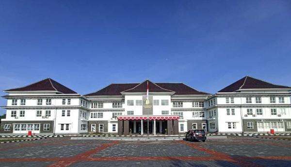 Polemik Open Bidding Sekda Kuningan, Pengamat Tegaskan Mesti Dituntaskan Polemik Open Bidding Sekda Kuningan, Pengamat Tegaskan Mesti Dituntaskan