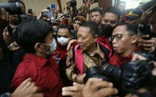 Eks Jampidsus Febrie Diduga Tempatkan Emas 72 Kilogram di Rumah Sentul, Hanya Bisa Diakses Don Ritto Eks Jampidsus Febrie Diduga Tempatkan Emas 72 Kilogram di Rumah Sentul, Hanya Bisa Diakses Don Ritto