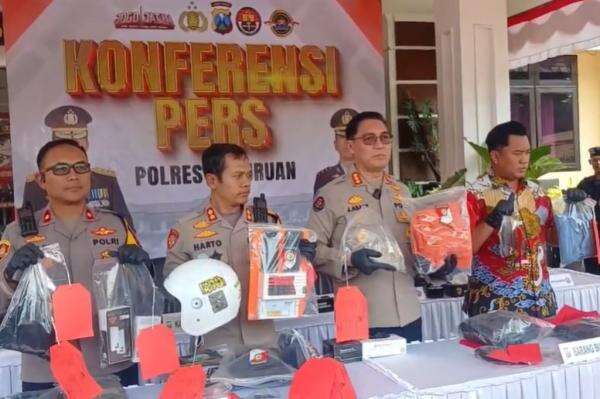 7 Pelaku Kerusuhan Suporter Pasuruan Ditangkap, Rampas Motor Warga hingga Bakar Mobil Polisi 7 Pelaku Kerusuhan Suporter Pasuruan Ditangkap, Rampas Motor Warga hingga Bakar Mobil Polisi