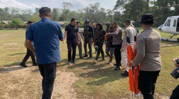 Cerita Demerina Wanita Korban Penculikan KKB, Ditemani Mayat di Hutan dan Tidak Makan 20 Hari Cerita Demerina Wanita Korban Penculikan KKB, Ditemani Mayat di Hutan dan Tidak Makan 20 Hari