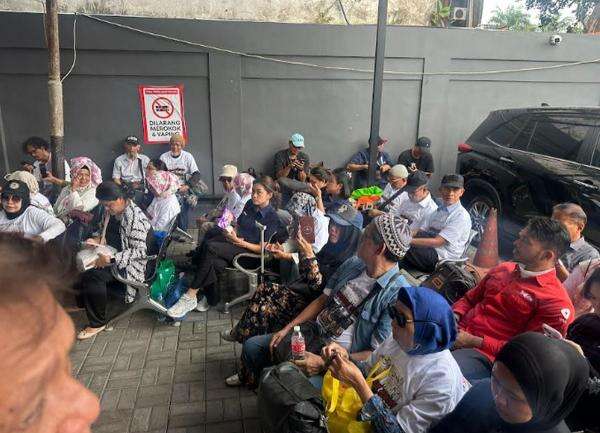 Roy Suryo Hadapi Sidang Putusan Praperadilan, Pendukungnya Membeludak di PN Jaksel Roy Suryo Hadapi Sidang Putusan Praperadilan, Pendukungnya Membeludak di PN Jaksel