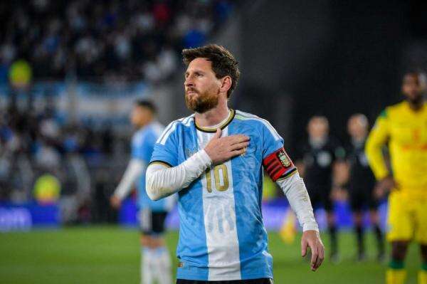 Barcelona Kirim Pesan Emosional usai Lionel Messi Resmi Pensiun dari Timnas Argentina Barcelona Kirim Pesan Emosional usai Lionel Messi Resmi Pensiun dari Timnas Argentina