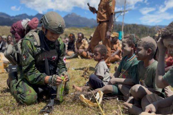 Koops TNI Habema Kirim 2 Ton Bantuan untuk Warga Terdampak Kekeringan di Papua Tengah Koops TNI Habema Kirim 2 Ton Bantuan untuk Warga Terdampak Kekeringan di Papua Tengah