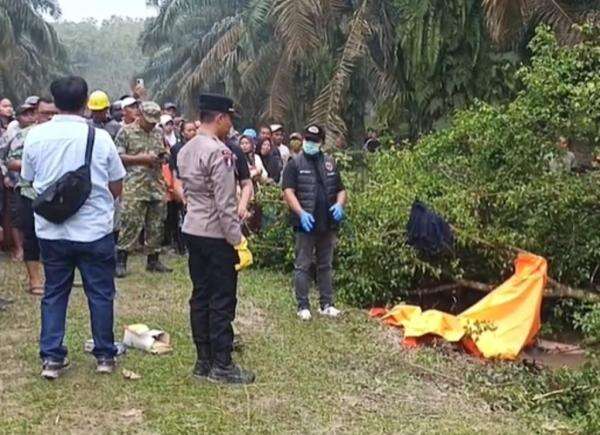 Asahan Gempar! Mayat Pria Dalam Karung Ditemukan di Parit Kebun Sawit Asahan Gempar! Mayat Pria Dalam Karung Ditemukan di Parit Kebun Sawit