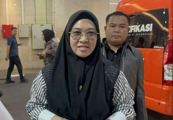 Bupati Gowa Sitti Husniah Irit Bicara saat Diperiksa Bareskrim terkait Kasus TPPU Bupati Gowa Sitti Husniah Irit Bicara saat Diperiksa Bareskrim terkait Kasus TPPU