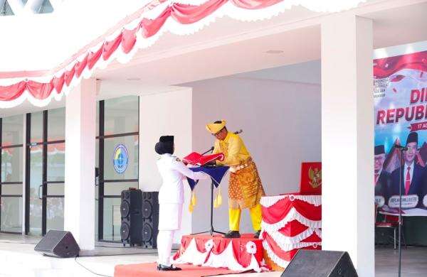 Jenderal Bintang 3 Polri Pimpin Upacara HUT ke-81 RI di Batas Negara Laut Natuna Jenderal Bintang 3 Polri Pimpin Upacara HUT ke-81 RI di Batas Negara Laut Natuna
