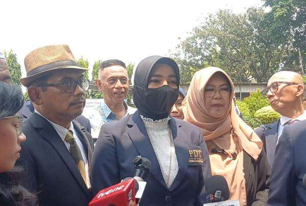 Kubu Dokter Tifa Nantikan Kehadiran Jokowi di Sidang: Kami Tak Sabar Lihat Ijazah Bapak Kubu Dokter Tifa Nantikan Kehadiran Jokowi di Sidang: Kami Tak Sabar Lihat Ijazah Bapak