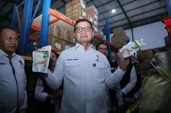 BPOM Bongkar Gudang OBA dan Kosmetik Ilegal di Tangerang Senilai Rp25 Miliar BPOM Bongkar Gudang OBA dan Kosmetik Ilegal di Tangerang Senilai Rp25 Miliar