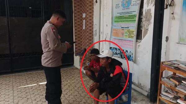 Viral! Pelarian Maling di Semarang Gagal, Motor 2 Pelaku Diadang Penjual Es Viral! Pelarian Maling di Semarang Gagal, Motor 2 Pelaku Diadang Penjual Es