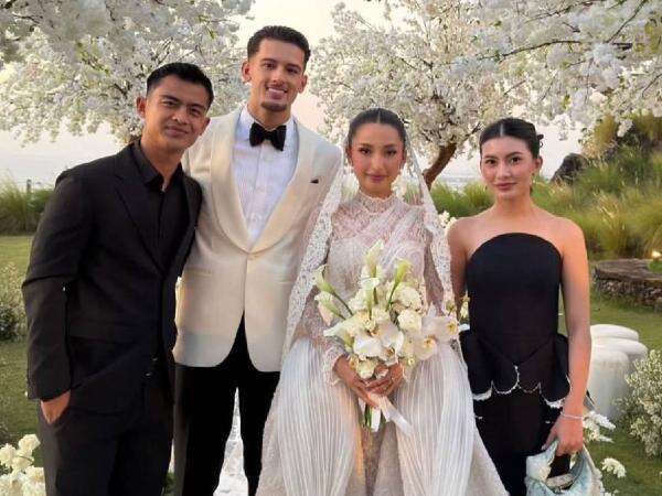 Pratama Arhan dan Inka Andestha Go Publik saat Kondangan ke Jennifer Coppen-Justin Hubner Pratama Arhan dan Inka Andestha Go Publik saat Kondangan ke Jennifer Coppen-Justin Hubner
