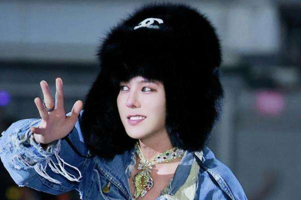 G-Dragon Belikan Tiket Konser BIGBANG untuk Keluarga Veteran Korea G-Dragon Belikan Tiket Konser BIGBANG untuk Keluarga Veteran Korea