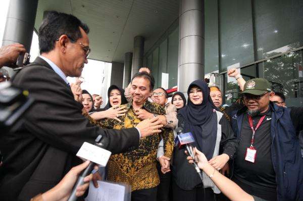 Ade Darmawan Sebut Jokowi Kecewa Roy Suryo-Tifa Batal Ditahan: Ada Intervensi Kuat Ade Darmawan Sebut Jokowi Kecewa Roy Suryo-Tifa Batal Ditahan: Ada Intervensi Kuat