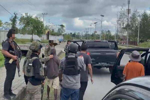 Satgas Damai Cartenz Tembak Mati Pembunuh Bripka Fredy Lukas Awes, 1 Berhasil Ditangkap Satgas Damai Cartenz Tembak Mati Pembunuh Bripka Fredy Lukas Awes, 1 Berhasil Ditangkap