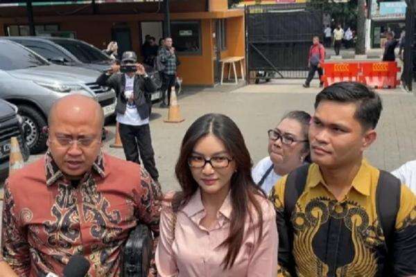 Sarwendah Ajukan 102 Bukti Lawan Ruben Onsu di Sidang Hak Asuh Anak Sarwendah Ajukan 102 Bukti Lawan Ruben Onsu di Sidang Hak Asuh Anak