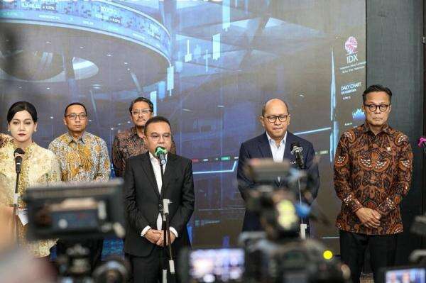 Rosan Sebut IHSG Anjlok Jadi Momentum Danantara Masuk Pasar Saham Rosan Sebut IHSG Anjlok Jadi Momentum Danantara Masuk Pasar Saham