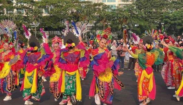 Tarian Khas Jakarta Meriahkan Jakfestival Ancol 2026, Ribuan Pengunjung Padati Symphony of The Sea Tarian Khas Jakarta Meriahkan Jakfestival Ancol 2026, Ribuan Pengunjung Padati Symphony of The Sea
