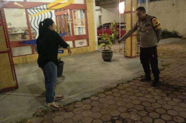 Dikejar Pria Bercelurit, Pekerja Warung Seblak di Bojonegoro Luka di Kepala Dikejar Pria Bercelurit, Pekerja Warung Seblak di Bojonegoro Luka di Kepala