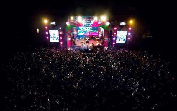 Smartfren Perkuat Komitmen Gerakan 100 untuk Indonesia dengan Festival Rakyat Smartfren Perkuat Komitmen Gerakan 100 untuk Indonesia dengan Festival Rakyat