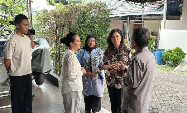 Dirjen Komdigi Sambangi Kediaman Yudistiro Jurnalis iNews yang Hilang di Anak Krakatau Dirjen Komdigi Sambangi Kediaman Yudistiro Jurnalis iNews yang Hilang di Anak Krakatau