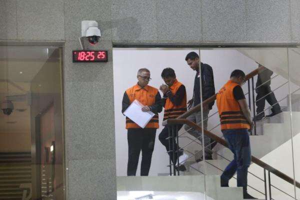 Bupati Klaten Diduga Korupsi untuk Bayar Utang Pilkada Bupati Klaten Diduga Korupsi untuk Bayar Utang Pilkada