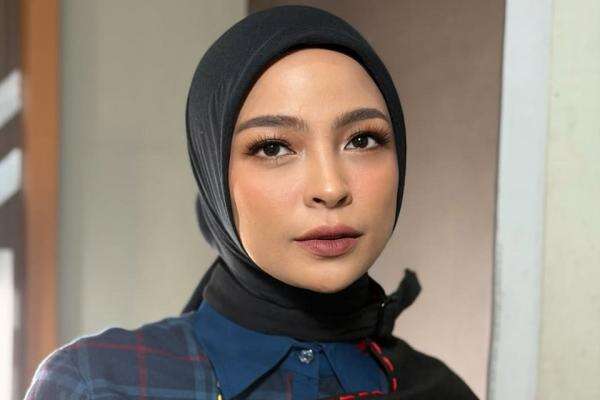 Tantri Kotak Jadi Korban Penipuan, Uang Rp10 Miliar Diduga Dibawa Kabur Teman Sendiri Tantri Kotak Jadi Korban Penipuan, Uang Rp10 Miliar Diduga Dibawa Kabur Teman Sendiri