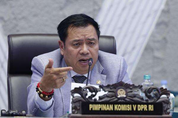 Biaya Kerusakan Tol Dibebankan ke Korban Kecelakaan, DPR bakal Revisi UU LLAJ Biaya Kerusakan Tol Dibebankan ke Korban Kecelakaan, DPR bakal Revisi UU LLAJ
