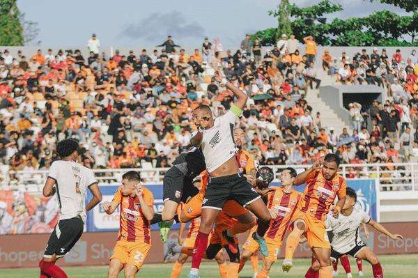 Liga 1: PSM Makassar Sukses Tahan Imbang Borneo FC di Segiri Liga 1: PSM Makassar Sukses Tahan Imbang Borneo FC di Segiri